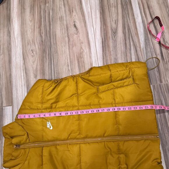 Nike Men's Yellow and Gold Gilet - Picture 5 of 7